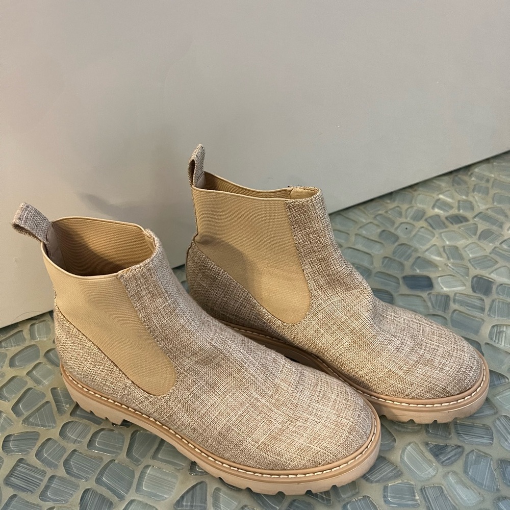 Dolce Vita Women's Tan Ankle Booties